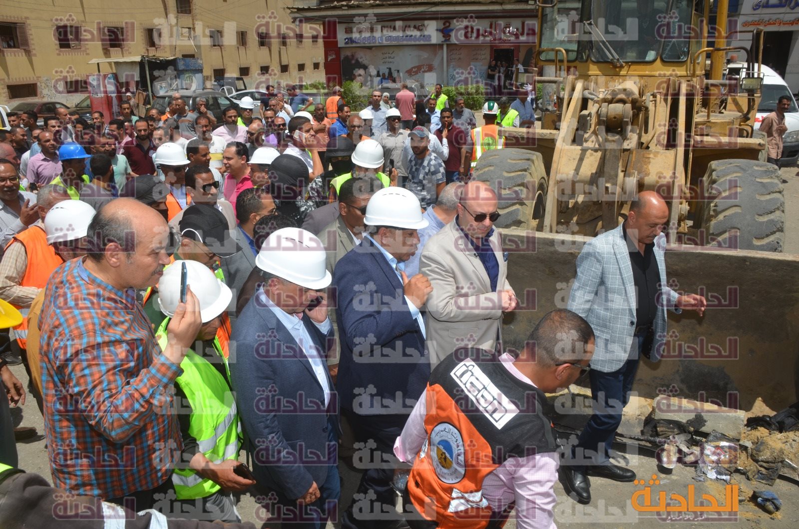 محافظ بني سويف يتفقد أعمال رفع آثار حريق معرض شباب مصر