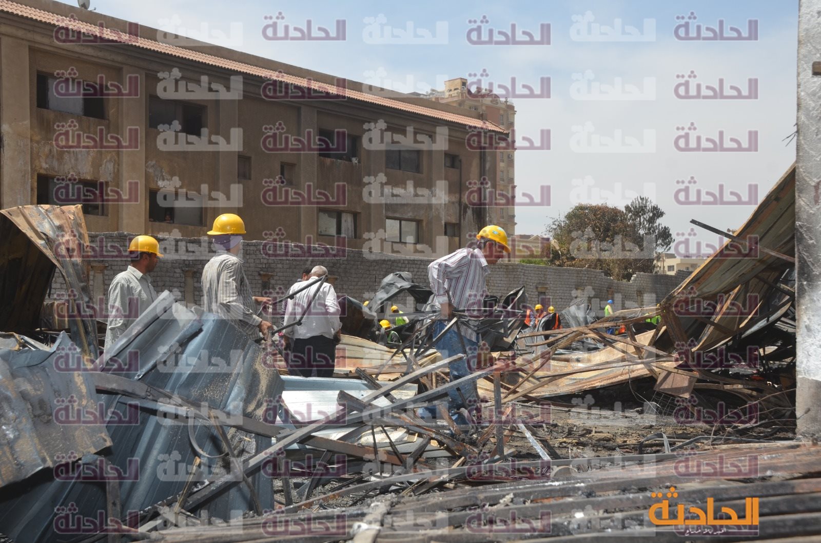 محافظ بني سويف يتفقد أعمال رفع آثار حريق معرض شباب مصر