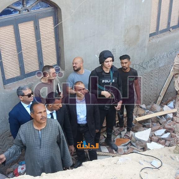 انهيار عقار مكون من 3 طوابق بقنا
