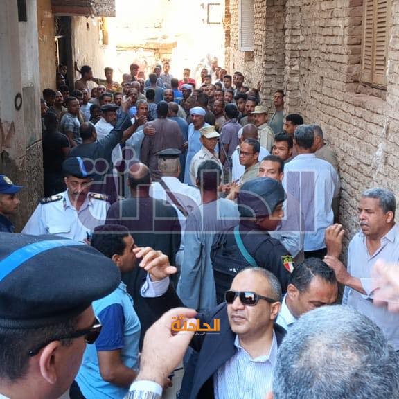 انهيار عقار مكون من 3 طوابق بقنا