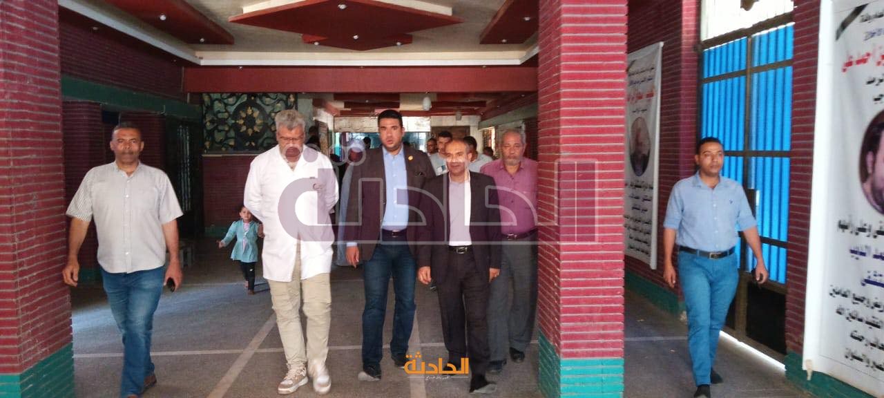 انهيار عقار مكون من 3 طوابق بقنا