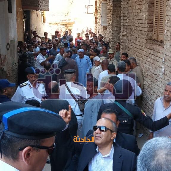 انهيار عقار مكون من 3 طوابق بقنا