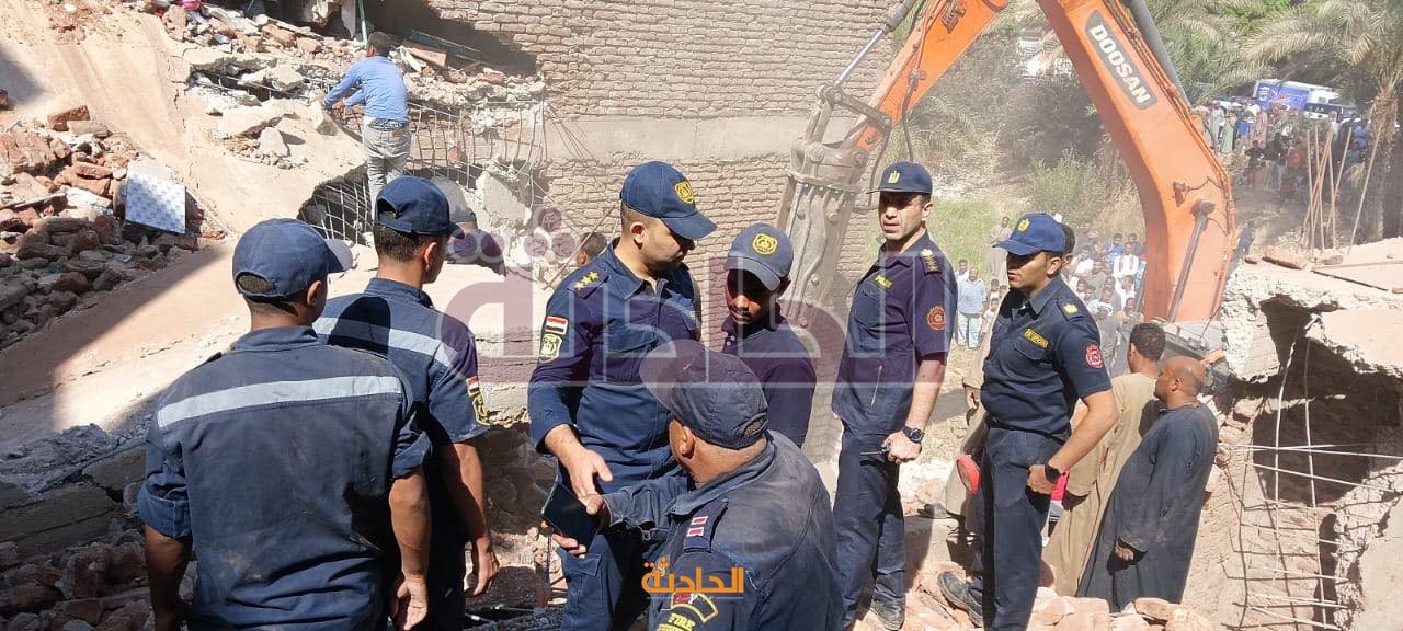 انهيار عقار مكون من 3 طوابق بقنا
