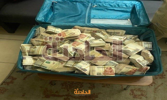 ضبط 4 أشخاص وسيدتين لمحاولتهم تهريب عملات أجنبية بمطار القاهرة