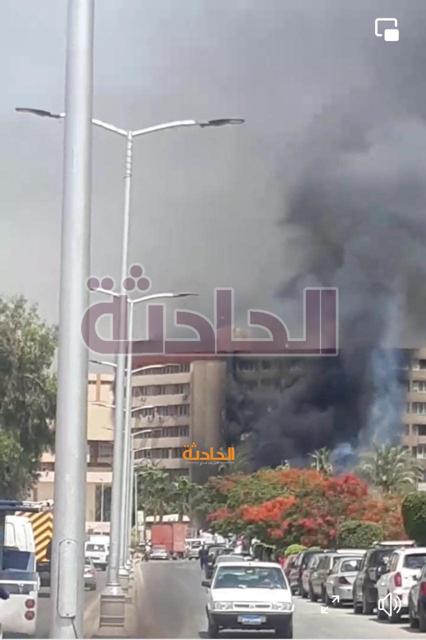 أول صور لجهاز مدينة 15 مايو المشتعل