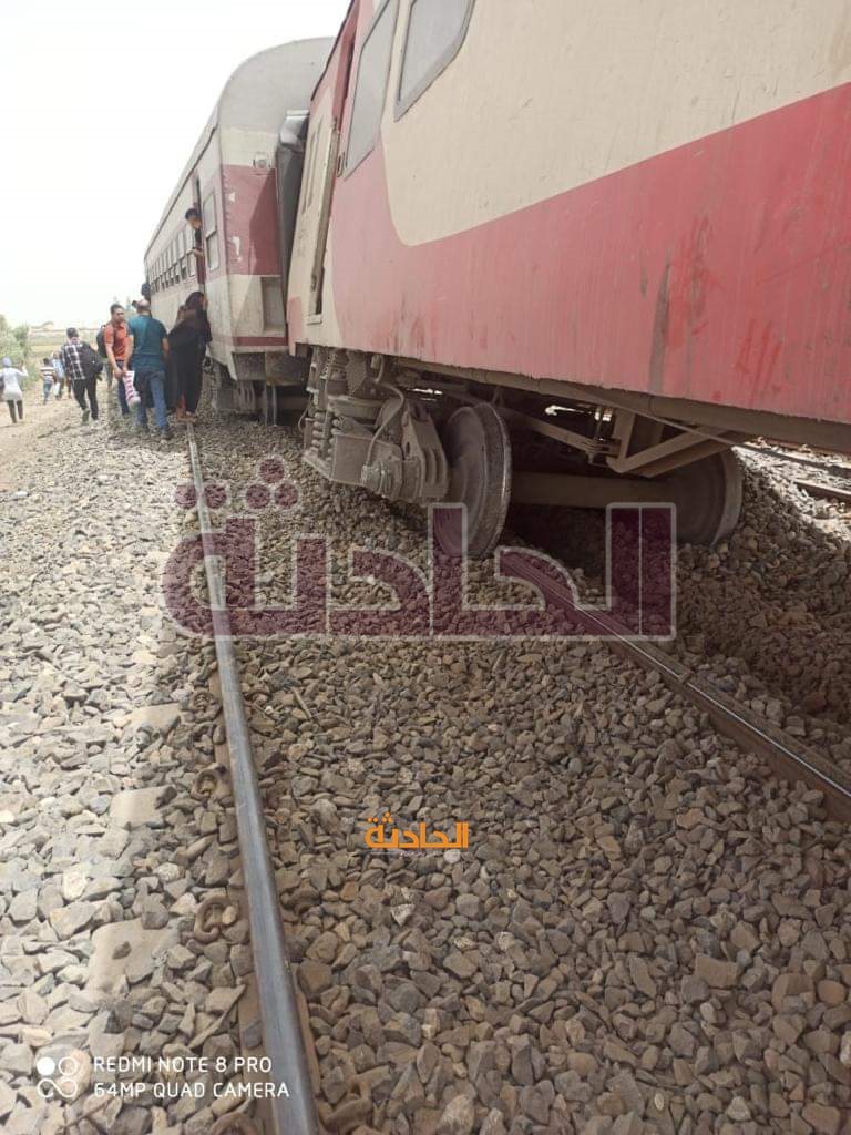 خروج قطار عن مساره مدينة القنطرة في الإسماعيلية وانقلاب عربتين