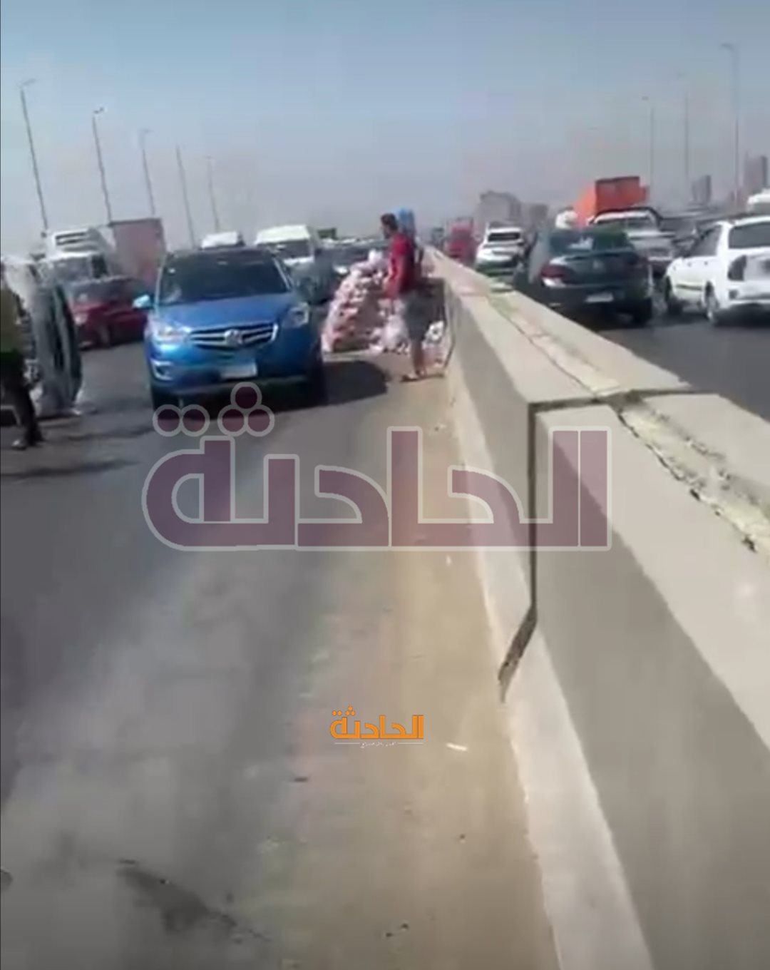 زحام مرورى أعلي الطريق الدائري بسبب انقلاب سيارة بضائع