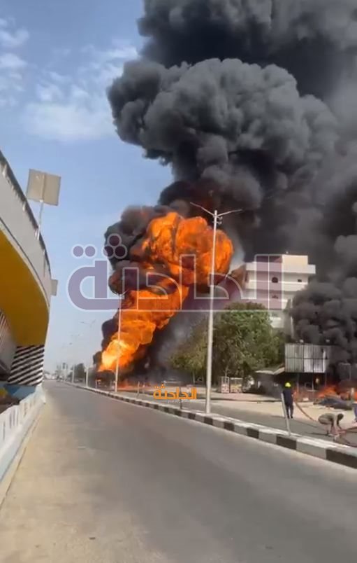 حريق هائل في محطة وقود وسيارة نقل مواد بترولية بقنا
