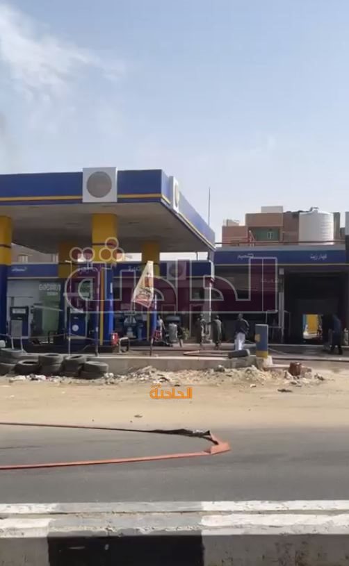 حريق هائل في محطة وقود وسيارة نقل مواد بترولية بقنا