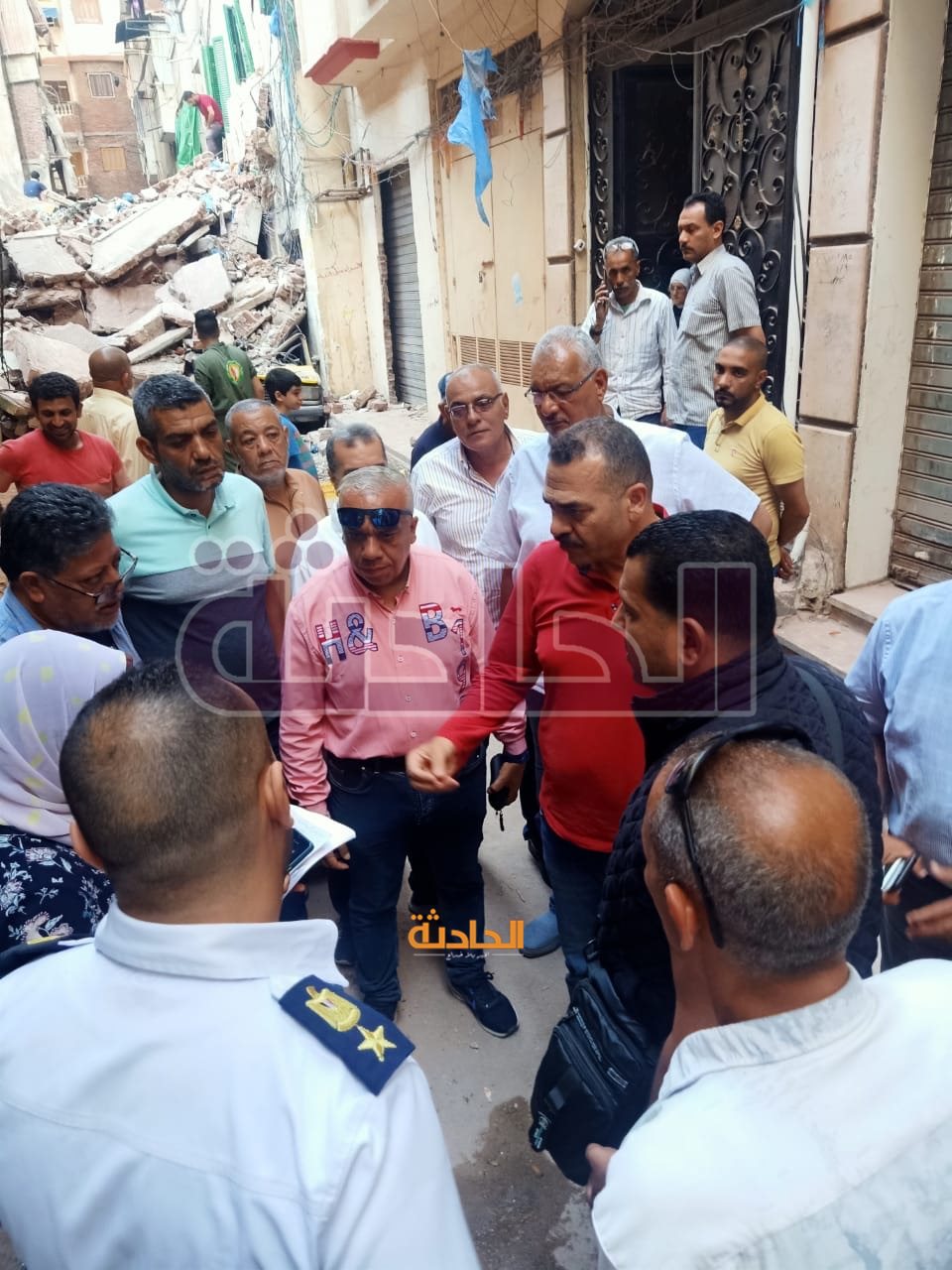 انهيار عقار مكون من 5 طوابق في وسط الإسكندرية واخلاء 3 مباني مجاورة