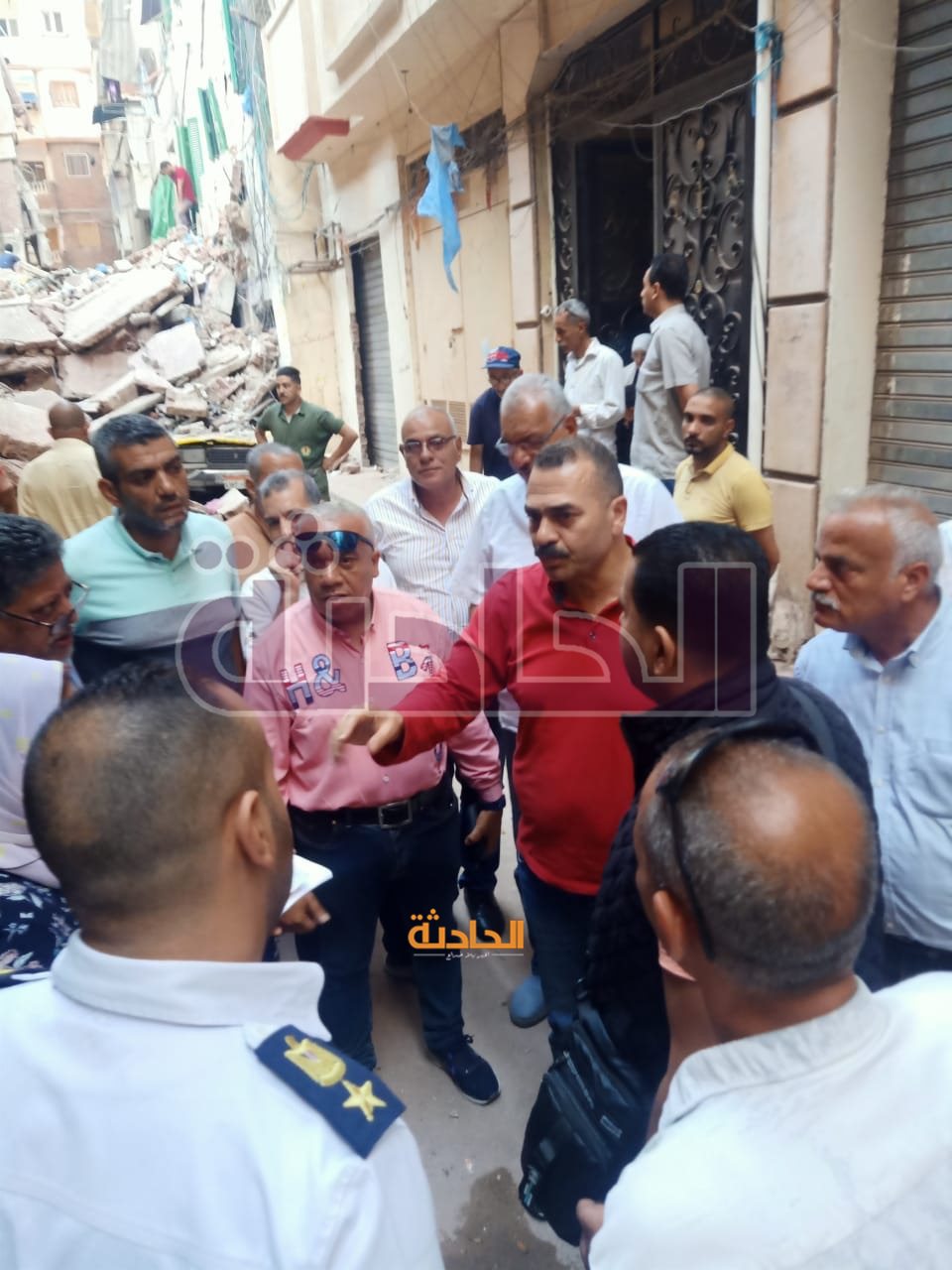 انهيار عقار مكون من 5 طوابق في وسط الإسكندرية واخلاء 3 مباني مجاورة