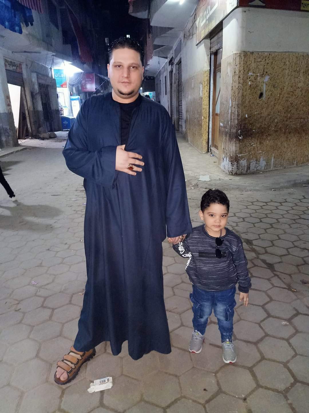 النقاش ضحية غدر صديقه بالمرج