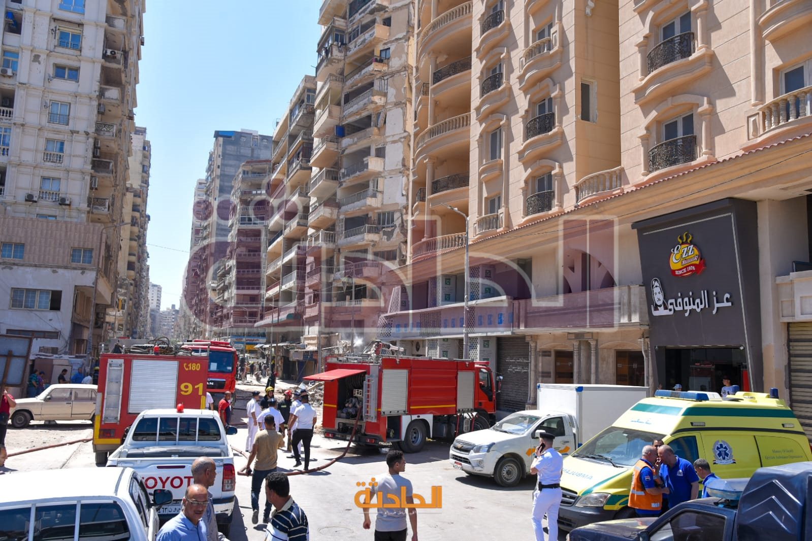إصابة 4 أشخاص في انهيار عقار الإسكندرية والبحث عن آخرين مفقودين