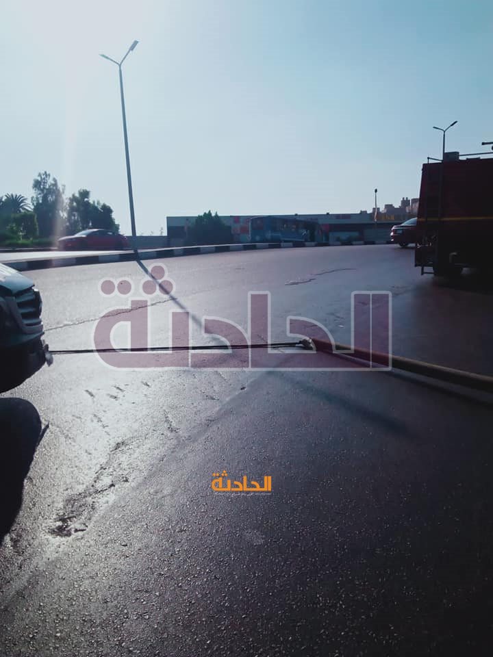 سقوط عمود إنارة بجوار النادي الأهلي