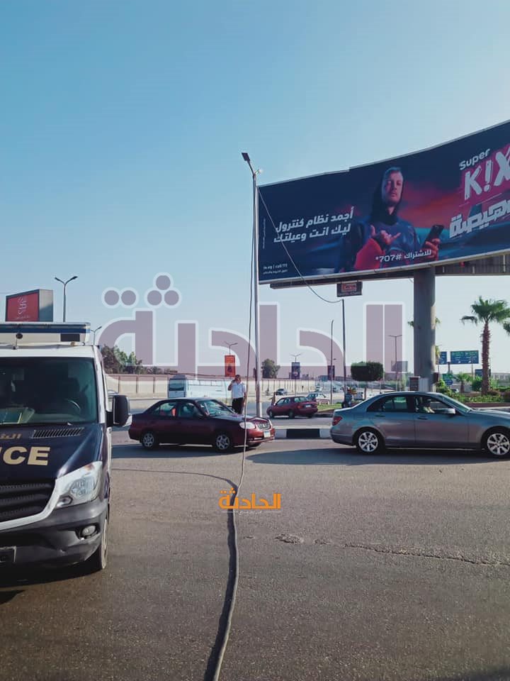 سقوط عمود إنارة بجوار النادي الأهلي