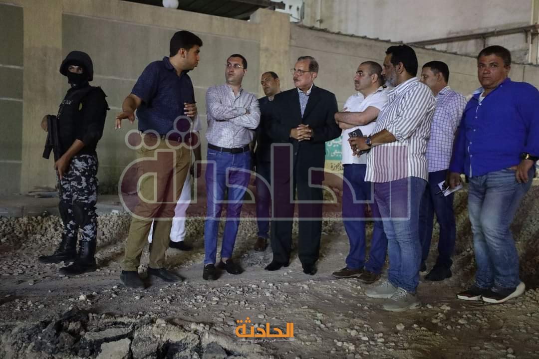 هبوط أرضي بشارع معهد الكبد في كفر الشيخ يثير الزعر