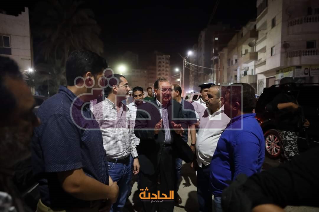 هبوط أرضي بشارع معهد الكبد في كفر الشيخ يثير الزعر