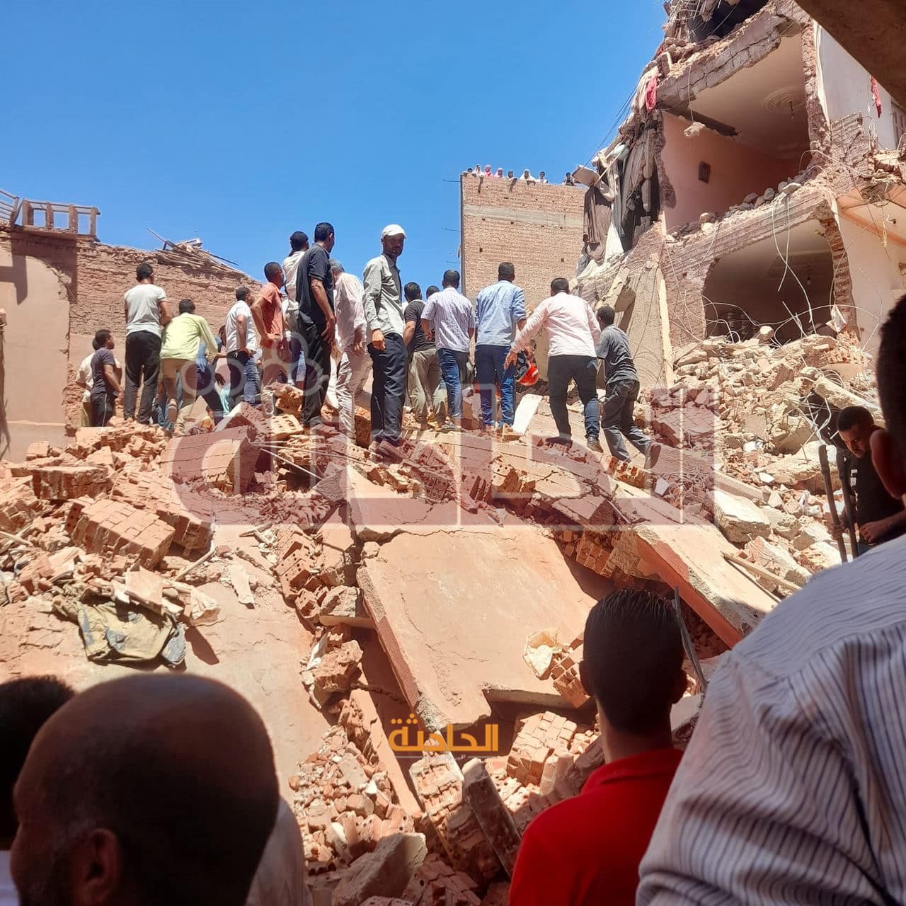 14 جثة و4 مصابين حصيلة انهيار عقار بحدائق القبة