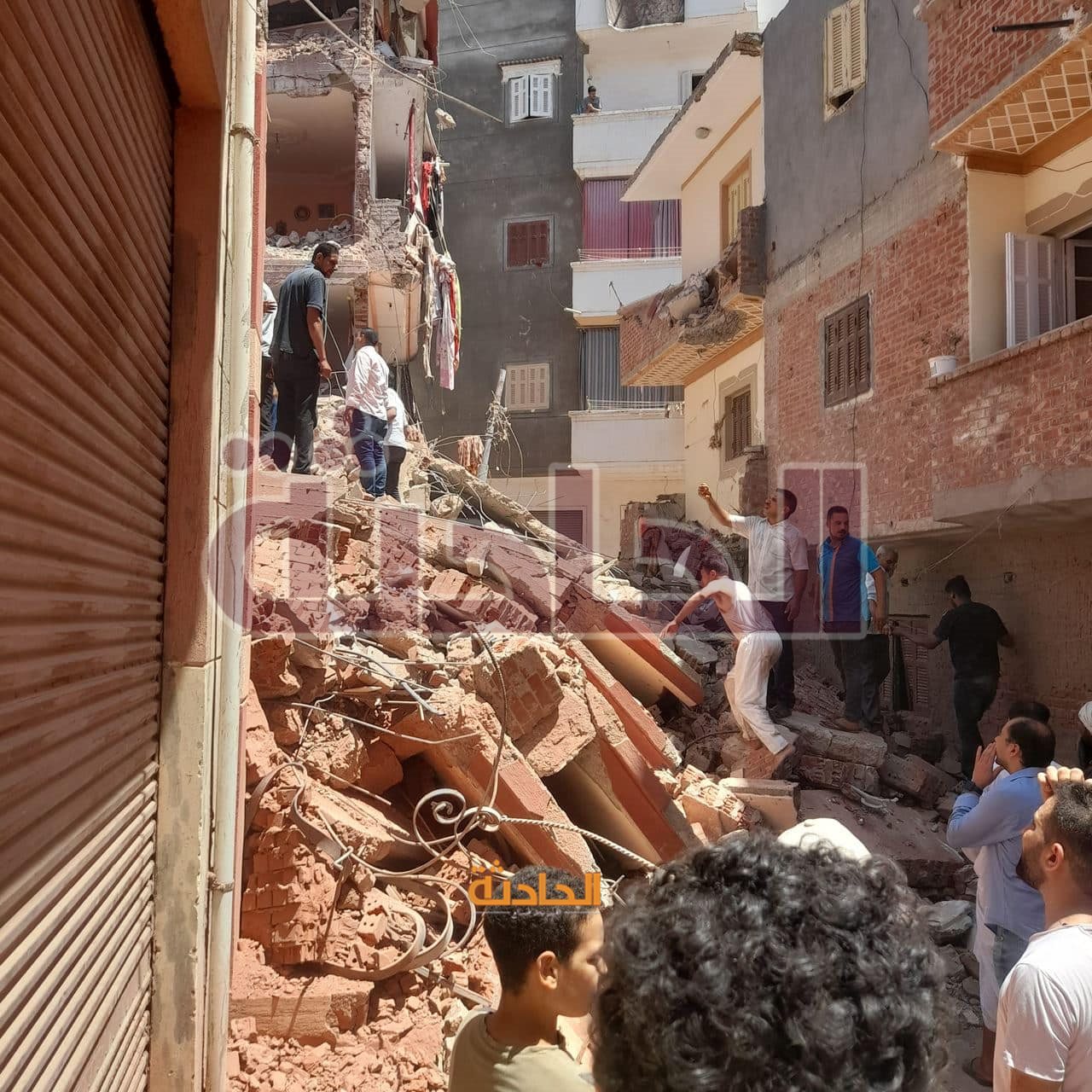 14 جثة و4 مصابين حصيلة انهيار عقار بحدائق القبة