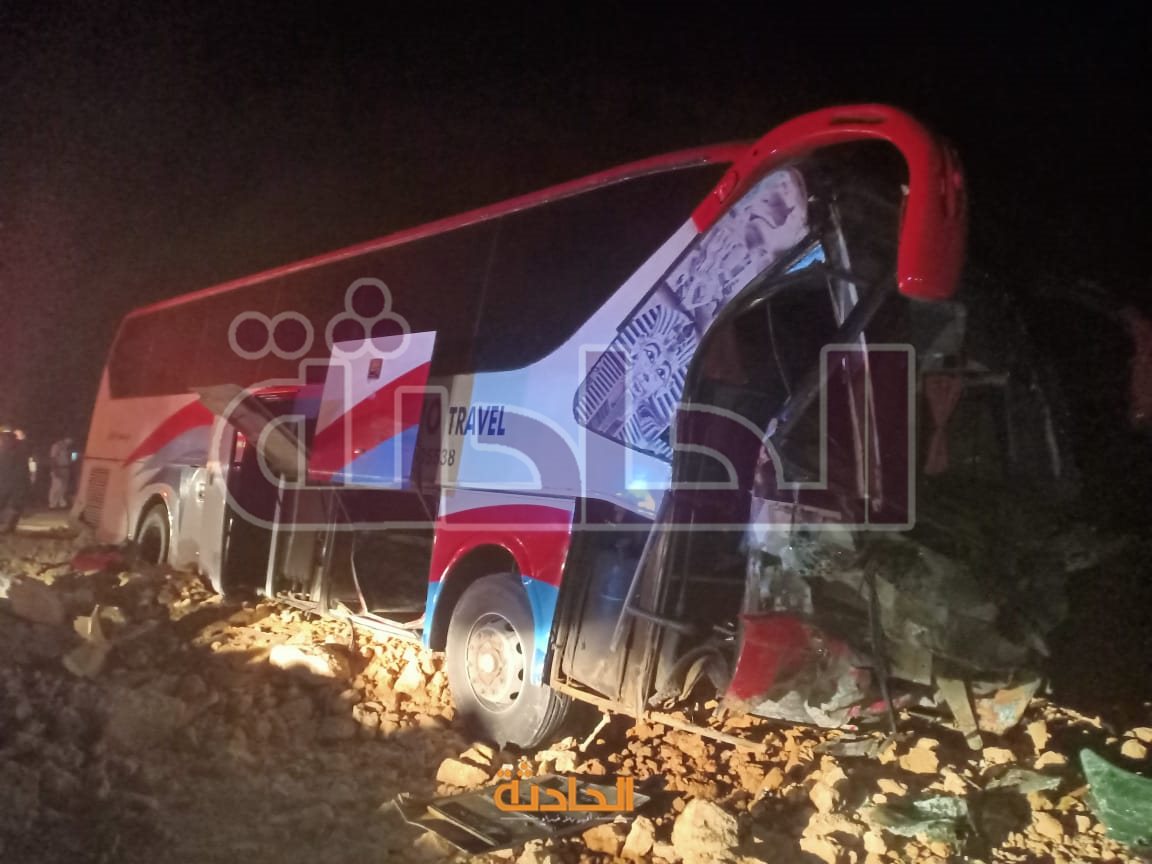 حادث تصادم أتوبيس بجمل