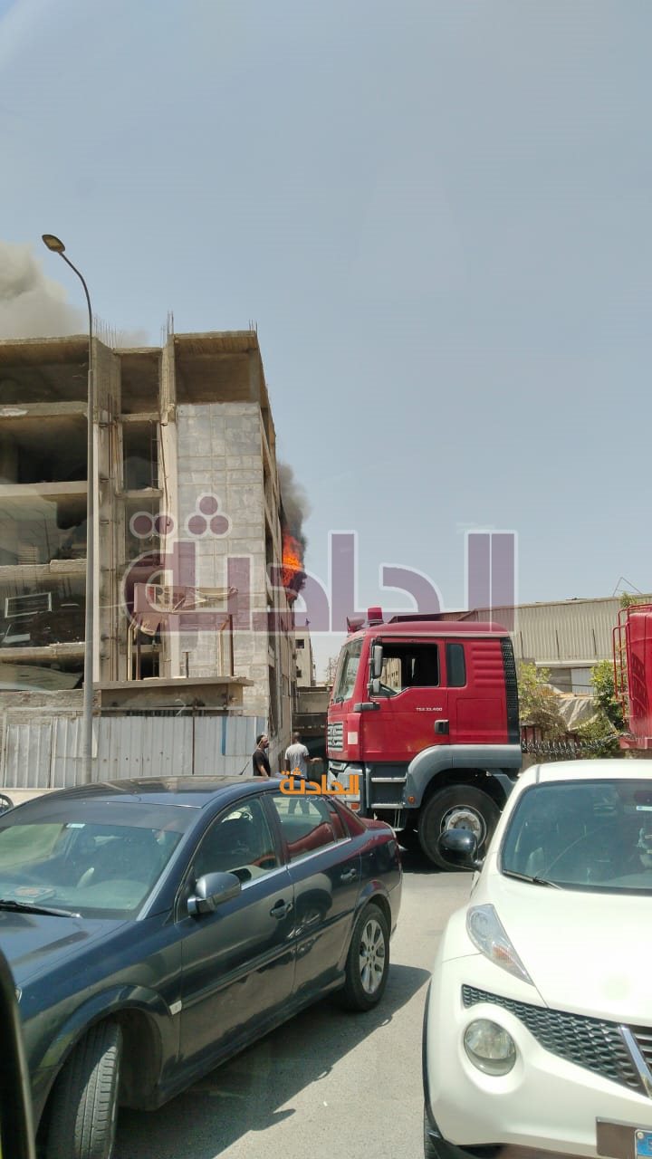 88009-سيارات-الإطفاء-بموقع-الحريق