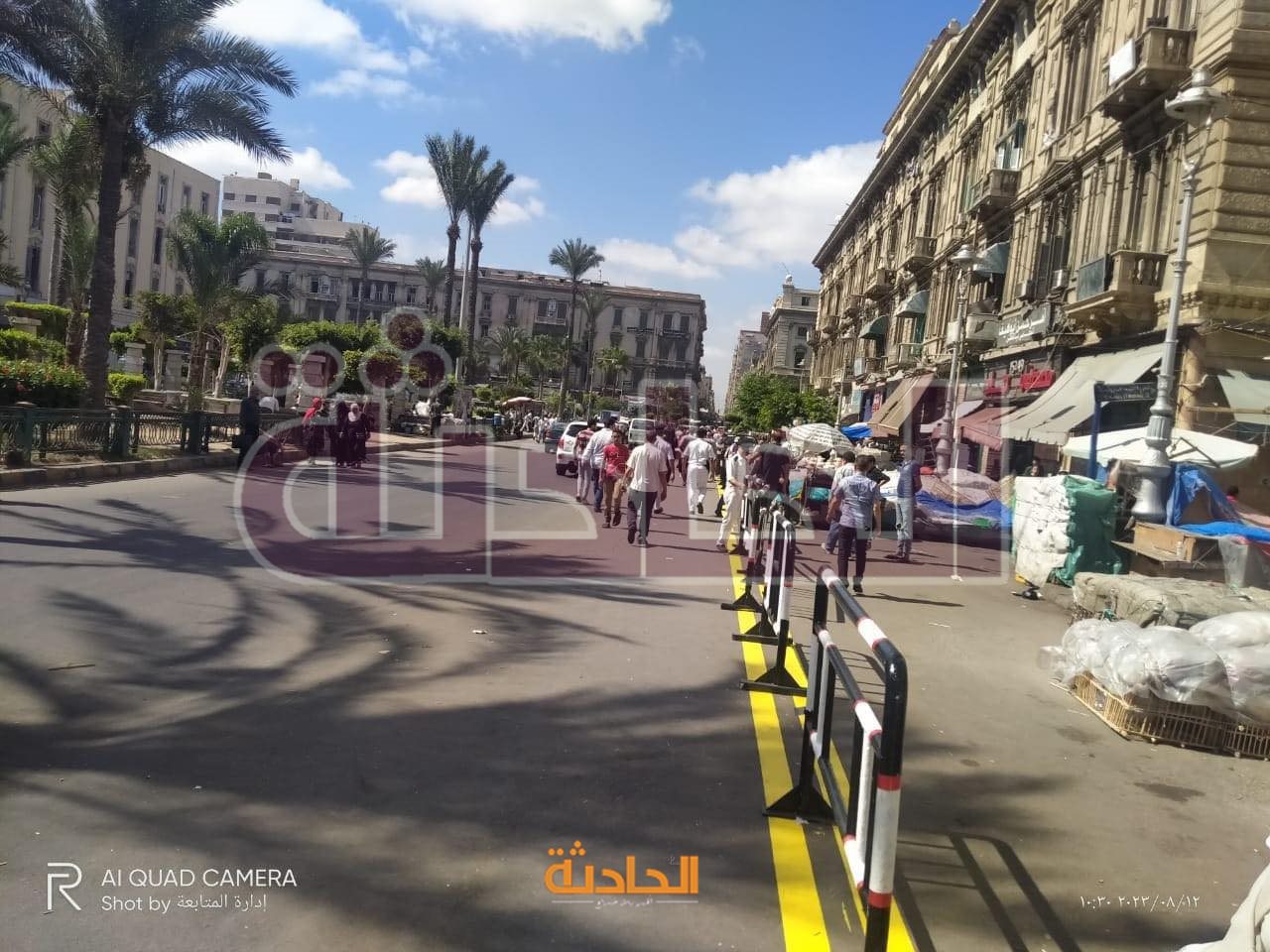 حواجز الشرطة تقسم الشارع بين الباعة والمواطنين