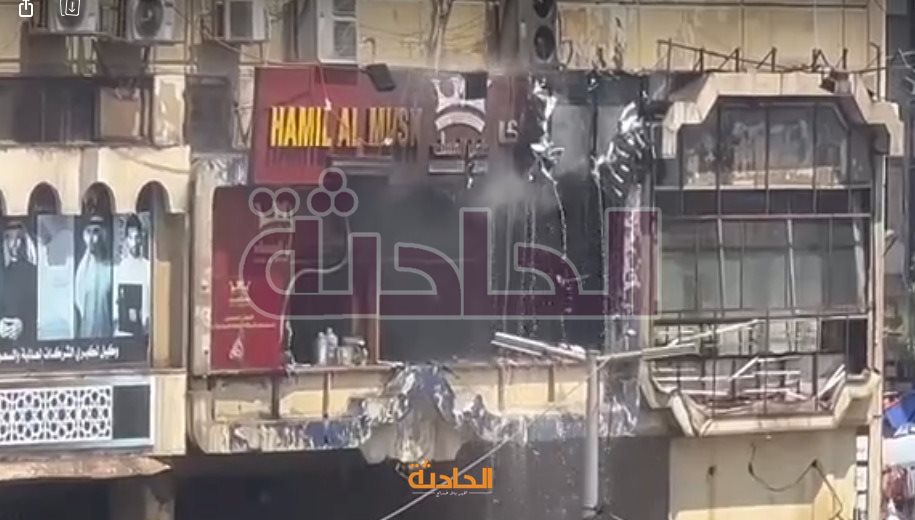 السيطرة علي حريق نشب بجراج العتبة