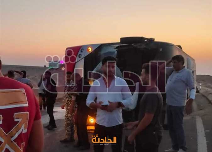 إصابة 10 أشخاص إثر انقلاب أتوبيس على طريق الجلالة الزعفرانة