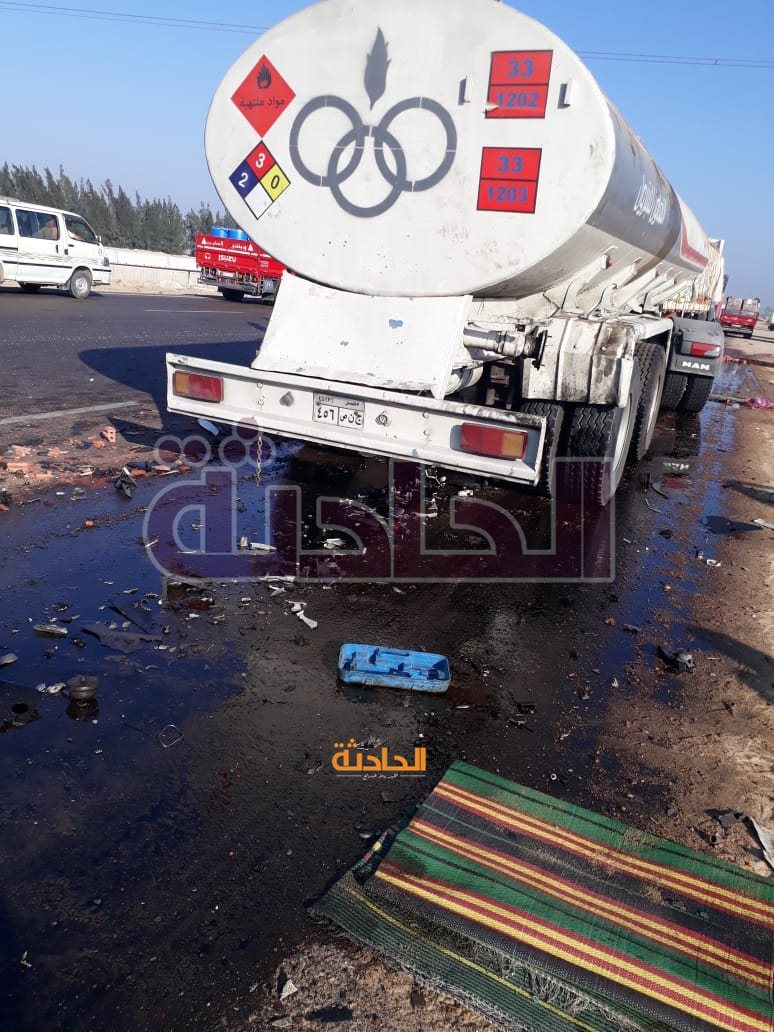 حادث تصادم سيارة محملة بالسولار بأخرى بطريق إسكندرية الصحراوي