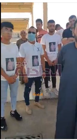 يرتدون تيشيرتات بصور الضحية