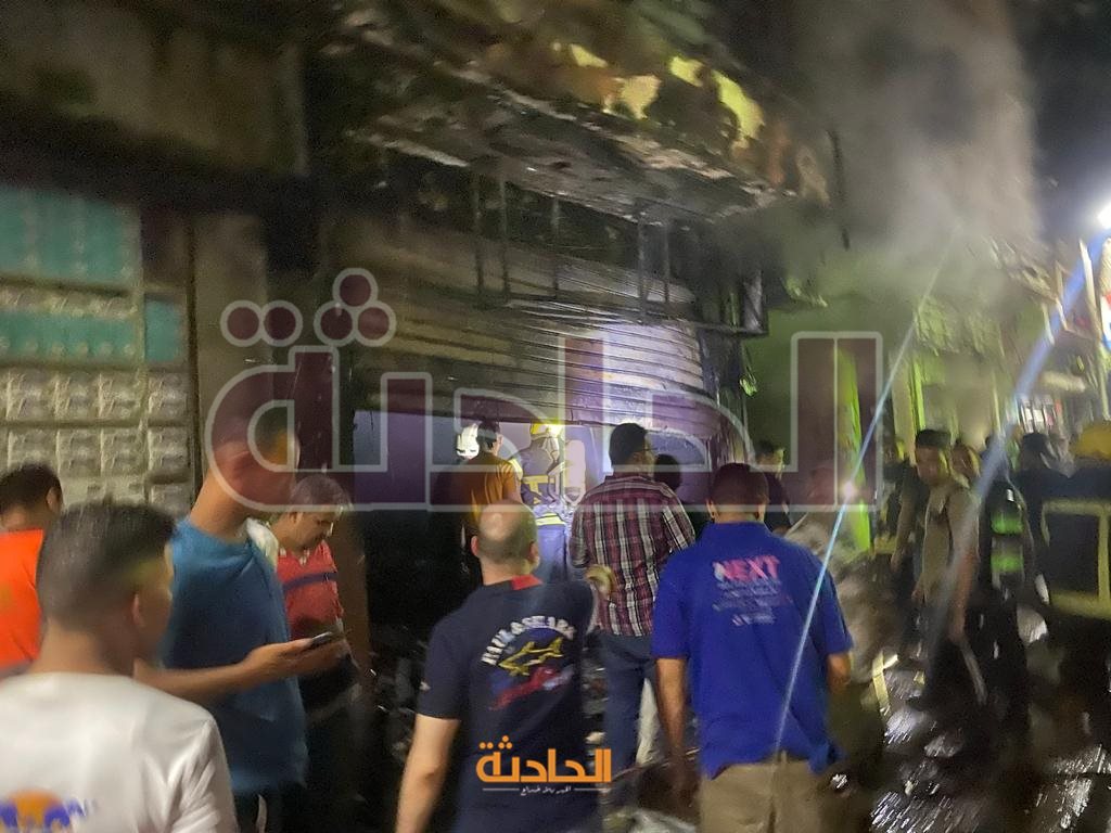 حريق يلتهم محتويات محل قطع غيار سيارات في سوق التوفيقية