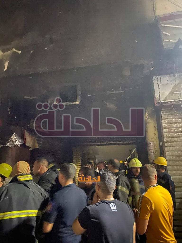 حريق يلتهم محتويات محل قطع غيار سيارات في سوق التوفيقية