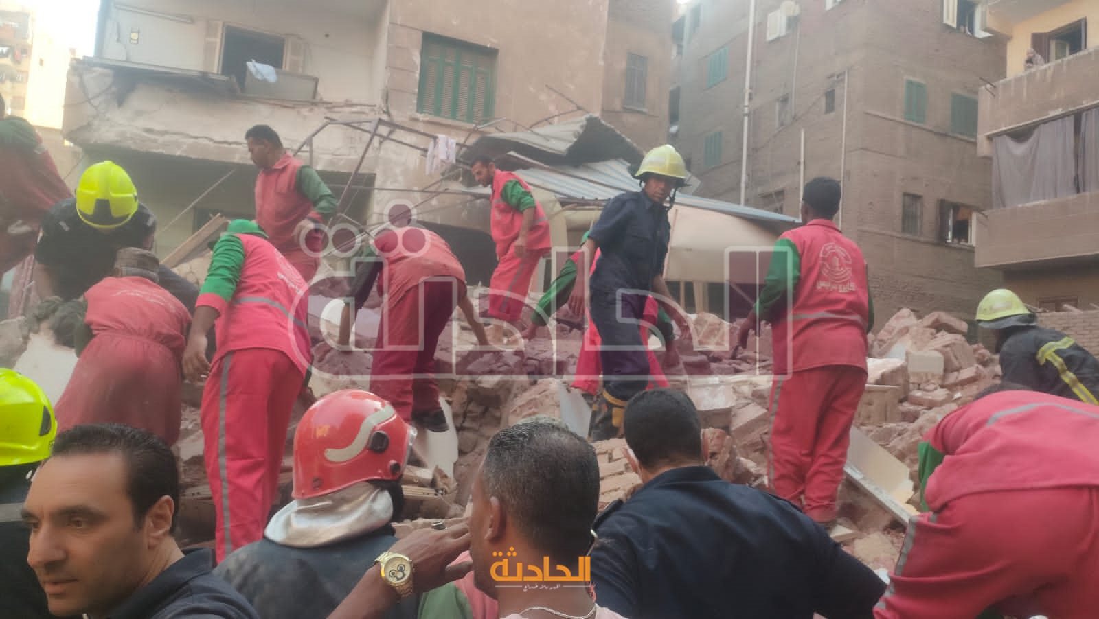 93866-انهيار-عقار-بحدائق-القبة-(3)