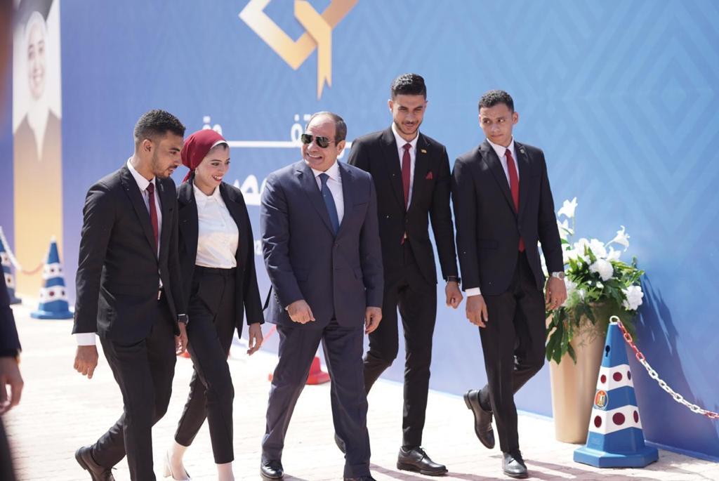 السيسي يلتقي عددا من رؤساء وممثلي اتحادات الطلاب