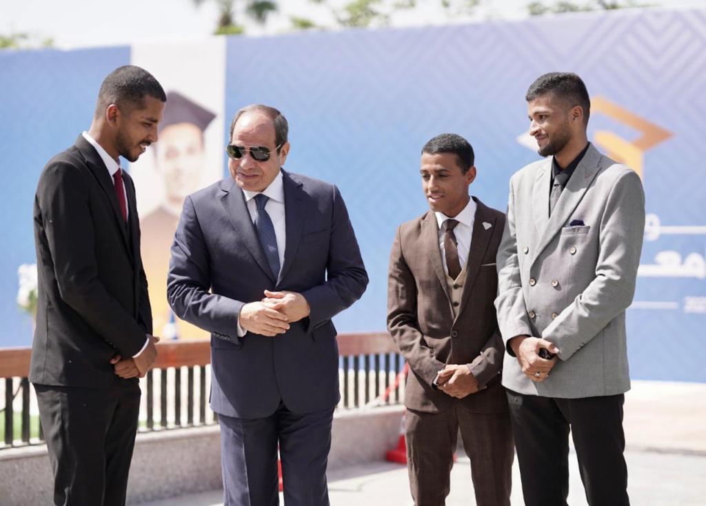 السيسي يلتقي عددا من رؤساء وممثلي اتحادات الطلاب