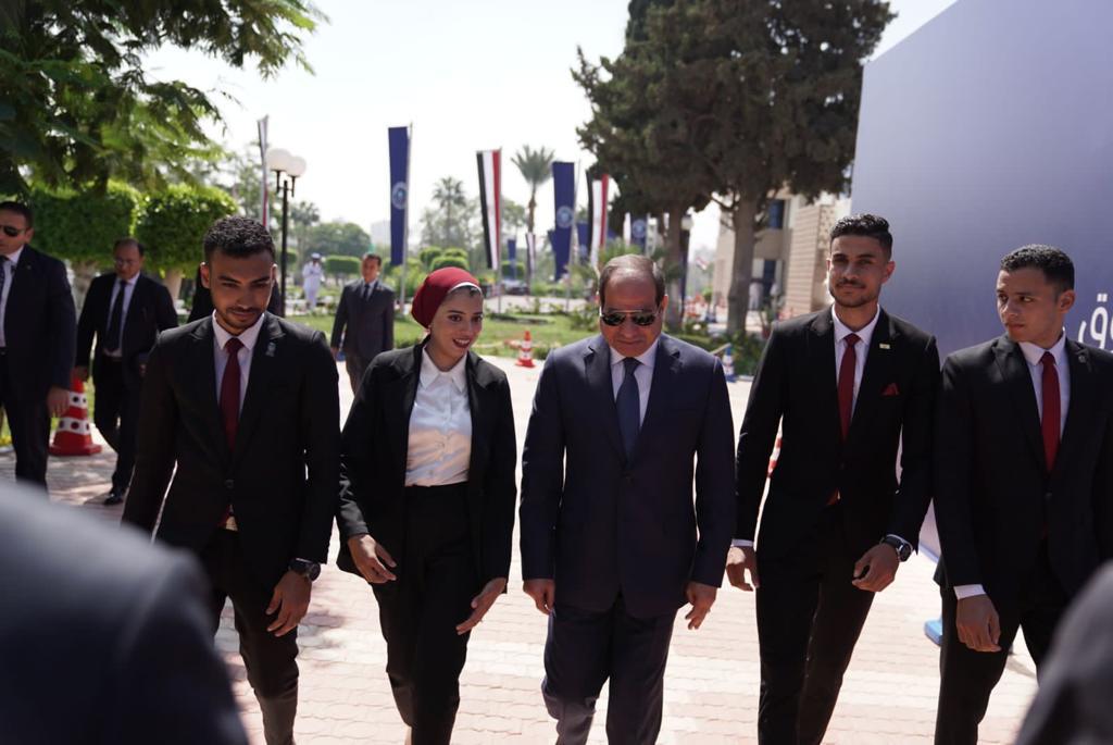 السيسي يلتقي عددا من رؤساء وممثلي اتحادات الطلاب