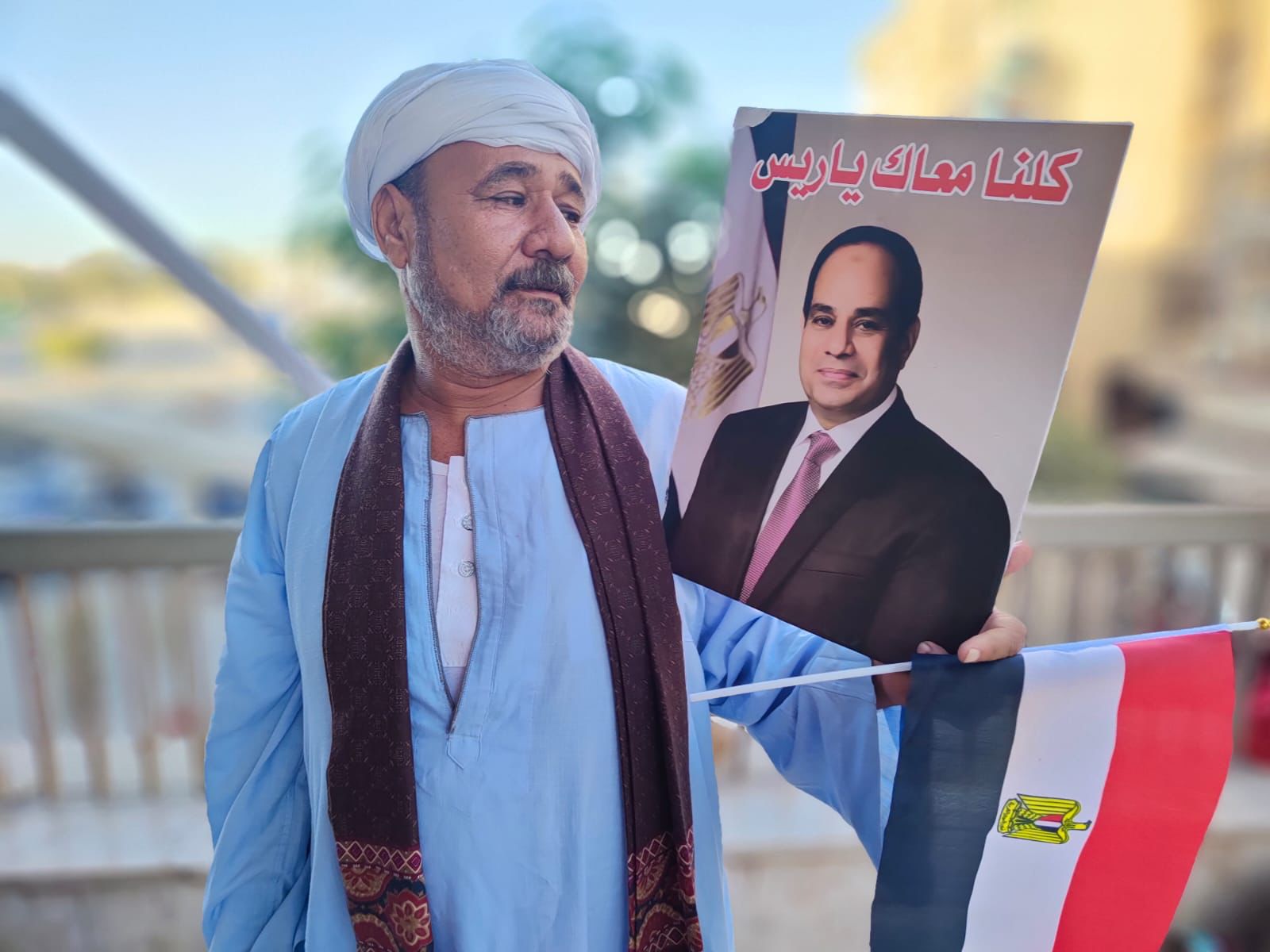 توافد المواطنين على مكاتب الشهر العقاري لعمل توكيلات تأييد للرئيس السيسي