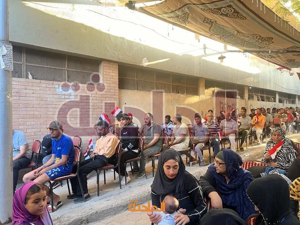 توافد المواطنين على مكاتب الشهر العقاري لعمل توكيلات تأييد لمرشحي الرئاسة