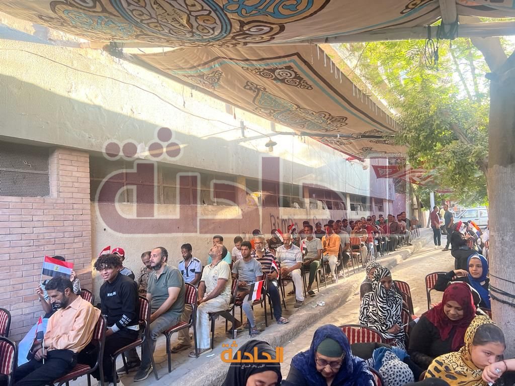 توافد المواطنين على مكاتب الشهر العقاري لعمل توكيلات تأييد لمرشحي الرئاسة