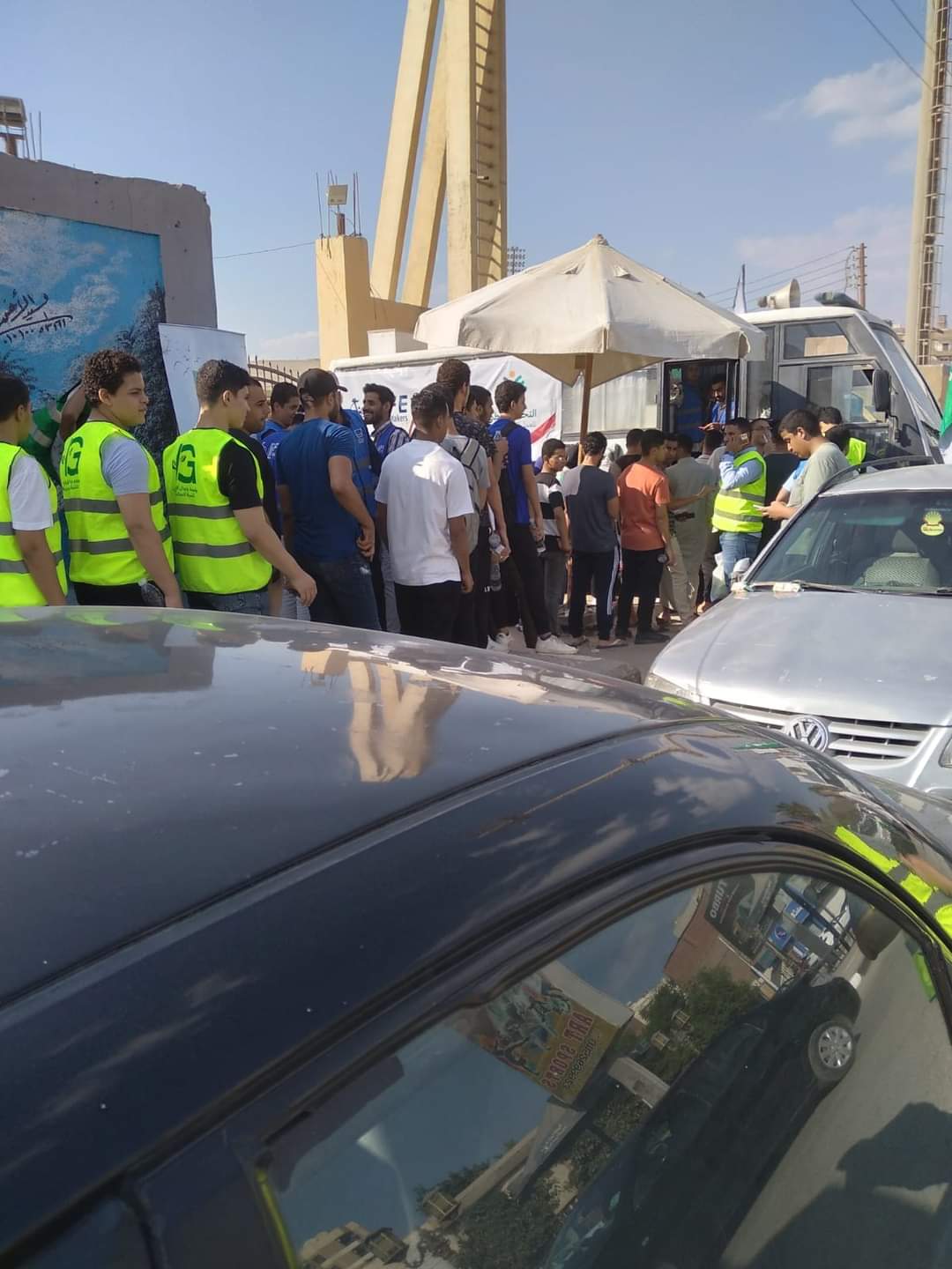 المصريون يتسابقون للتبرع بالدم لدعم الأشقاء بفلسطين