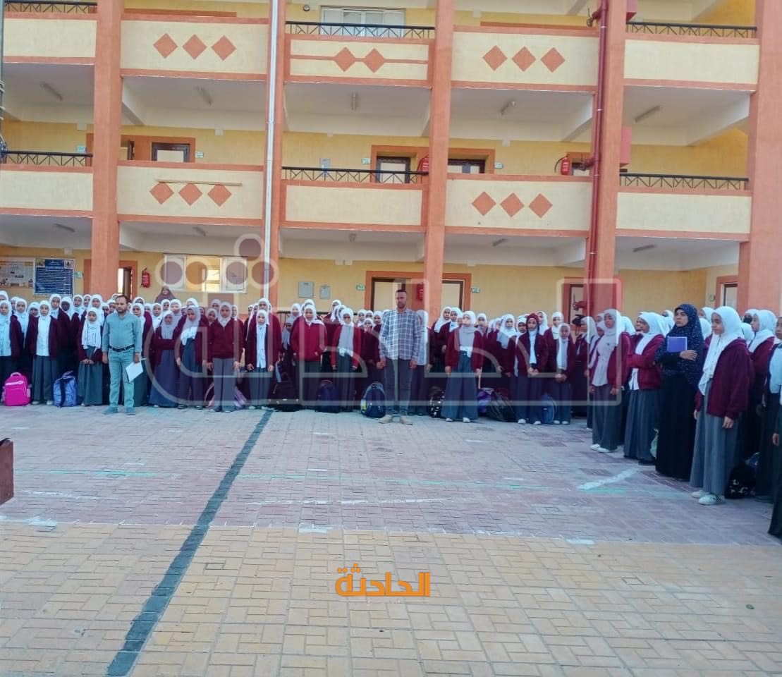 174351-طلاب-مدارس-شمال-سيناء-يقفون-دقيقة-حداد-على-شهداء-غزة-(4)