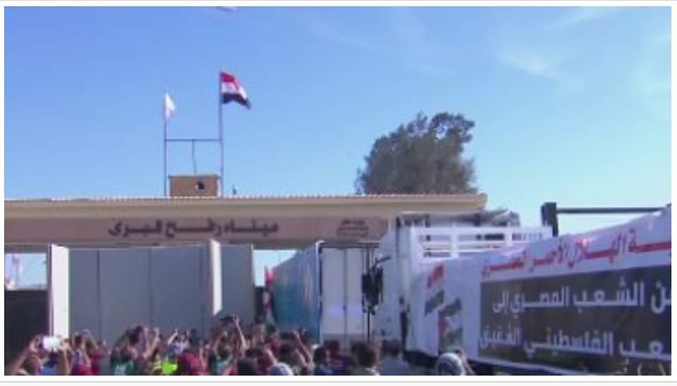 عبور شاحنات المساعدات الإنسانية من معبر رفح إلى قطاع غزة