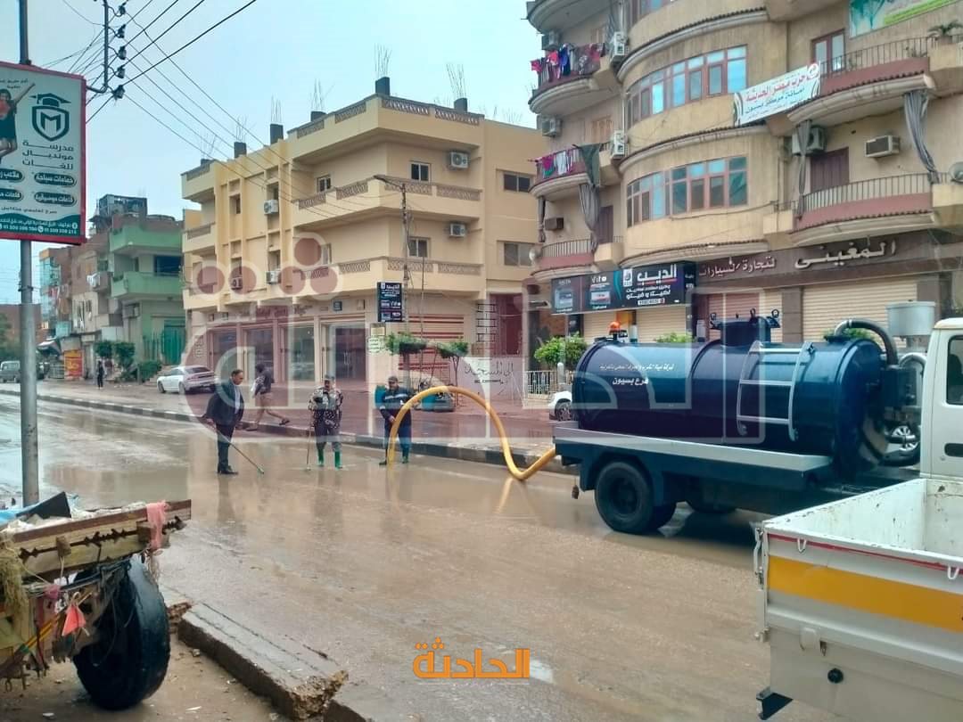 جهود الوحدات المحلية لرفع مياه الأمطار ببسيون