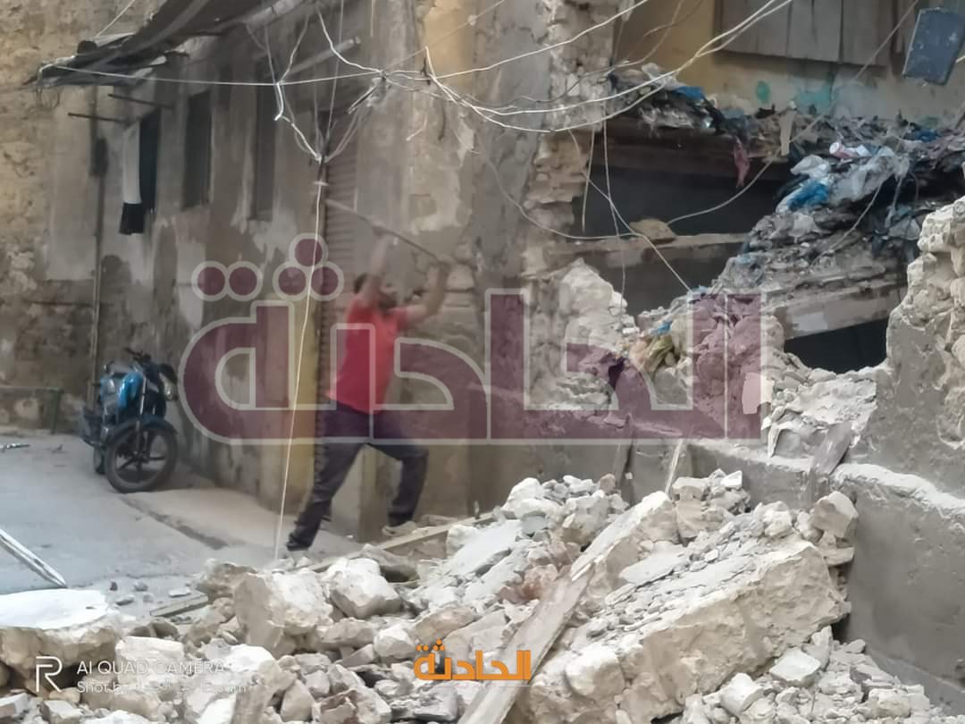 انهيار جزئى لعقار في حي الجمرك بالإسكندرية