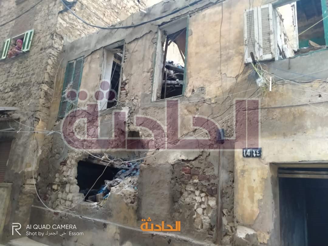 انهيار جزئى لعقار في حي الجمرك بالإسكندرية