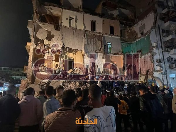 انهيار عقار بجانب مدرسة سانت ماري في بورسعيد