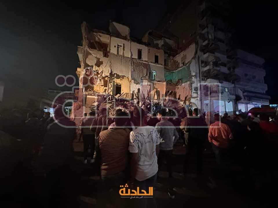 انهيار عقار بجانب مدرسة سانت ماري في بورسعيد