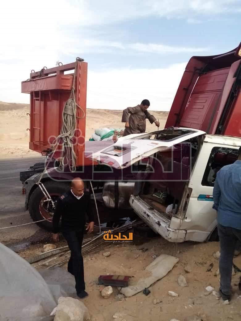 ضحايا حادث تصادم سيارتين على الطريق الصحراوي الشرقي
