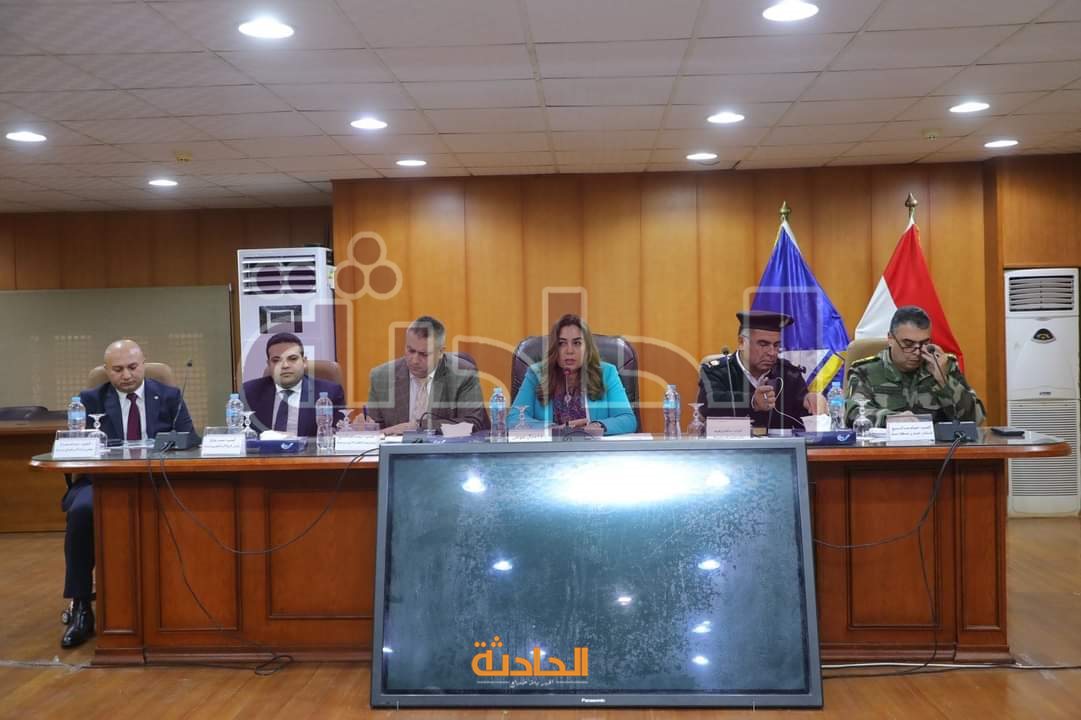 محافظ دمياط تناقش آخر الاستعدادات للانتخابات الرئاسية المقبلة