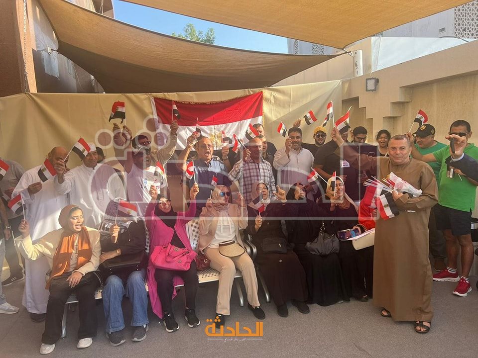 المصريون في الإمارات يتوافدون على مقر السفارة والقنصلية للتصويت